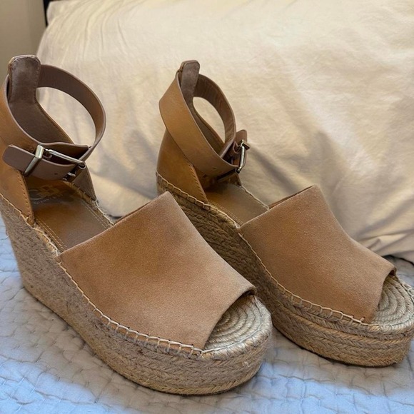 GB girls Shoes - Size 9.5 4" heel Gianni Bini Tan suede espadrille wedge sandals